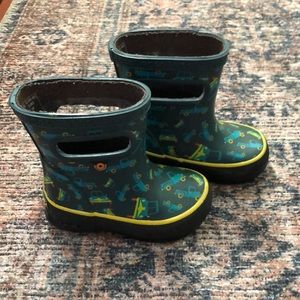 BOGS truck rain boots for little boys or girls size 4